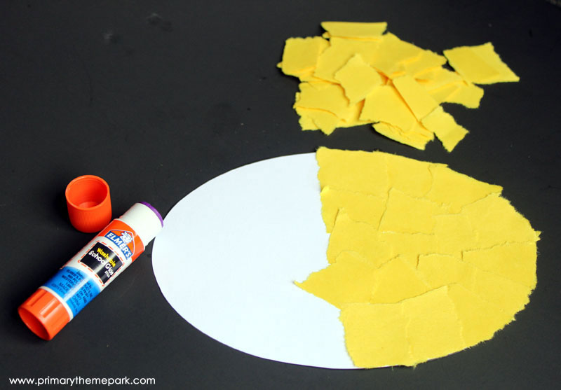 Torn paper bee craft with free printable template. These make an adorable hallway display!