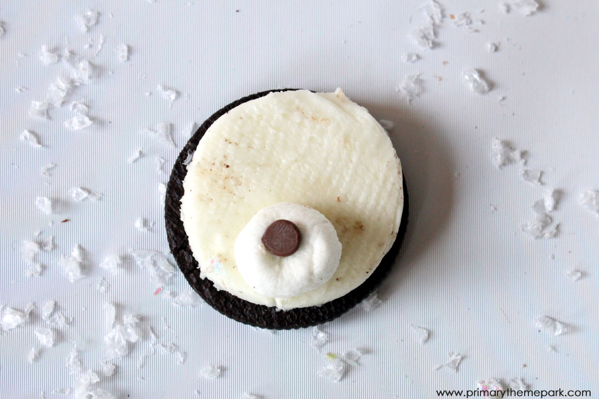 Four ingredients is all it takes to make these adorable polar bear cookies!